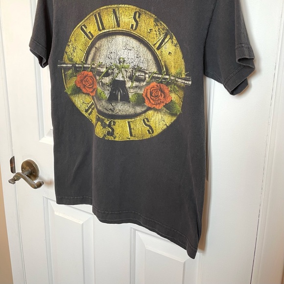 Guns & Roses 90s T-Shirt Grunge Style in Distressed Black - Picture 4 of 4